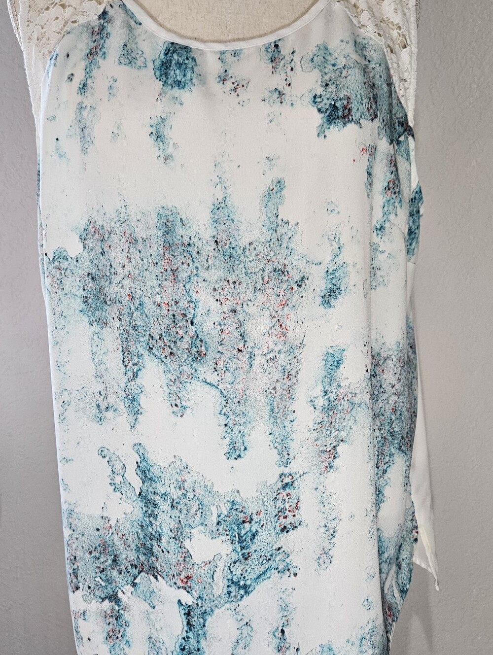 EUC Massimo White Tank with Teal and Coral Abstract Print 2X